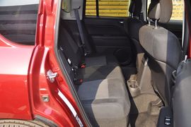 2012款Jeep吉普指南者2.4L运动版