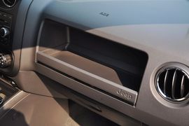 2012款Jeep吉普指南者2.4L运动版