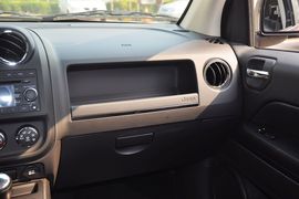 2012款Jeep吉普指南者2.4L运动版