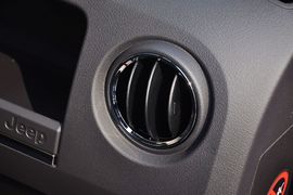 2012款Jeep吉普指南者2.4L运动版