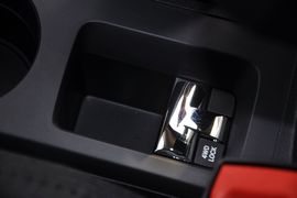 2012款Jeep吉普指南者2.4L运动版
