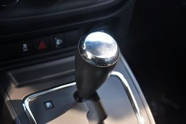 2012款Jeep吉普指南者2.4L运动版