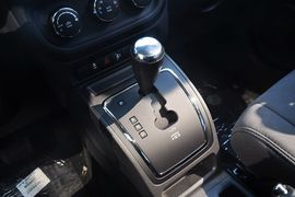 2012款Jeep吉普指南者2.4L运动版