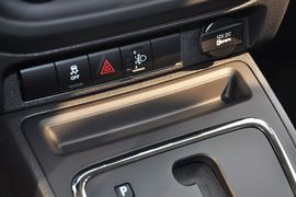 2012款Jeep吉普指南者2.4L运动版