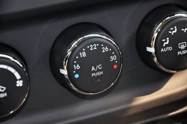 2012款Jeep吉普指南者2.4L运动版