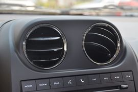 2012款Jeep吉普指南者2.4L运动版