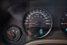 2012款Jeep吉普指南者2.4L运动版