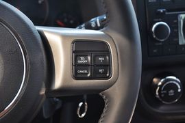 2012款Jeep吉普指南者2.4L运动版