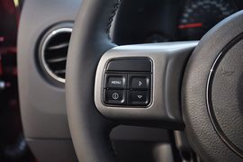2012款Jeep吉普指南者2.4L运动版