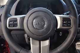 2012款Jeep吉普指南者2.4L运动版
