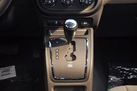 2012款Jeep吉普指南者2.4L运动版