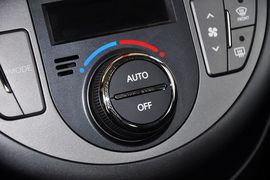 2012款起亚秀尔1.6L