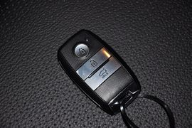 2013款起亚索兰托2.4L豪华版5座