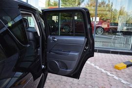 2013款Jeep指南者2.0L豪华版