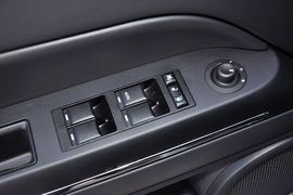 2013款Jeep指南者2.0L豪华版