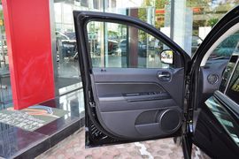 2013款Jeep指南者2.0L豪华版