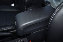 2013款Jeep指南者2.0L豪华版