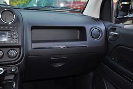 2013款Jeep指南者2.0L豪华版