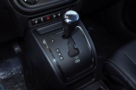 2013款Jeep指南者2.0L豪华版