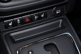 2013款Jeep指南者2.0L豪华版