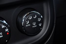 2013款Jeep指南者2.0L豪华版