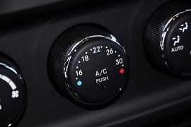 2013款Jeep指南者2.0L豪华版