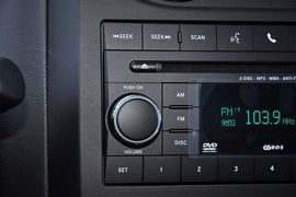2013款Jeep指南者2.0L豪华版