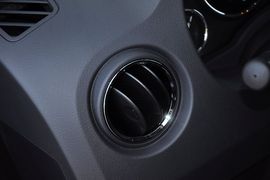 2013款Jeep指南者2.0L豪华版