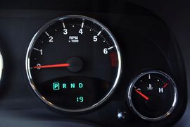 2013款Jeep指南者2.0L豪华版