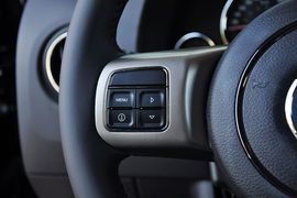 2013款Jeep指南者2.0L豪华版
