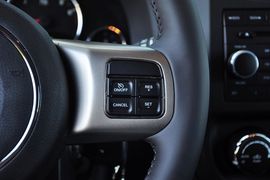 2013款Jeep指南者2.0L豪华版