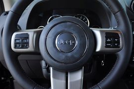 2013款Jeep指南者2.0L豪华版