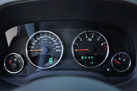 2013款Jeep指南者2.0L豪华版