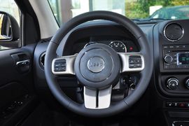 2013款Jeep指南者2.0L豪华版