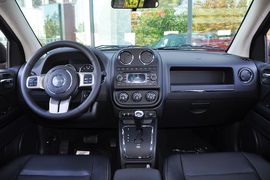 2013款Jeep指南者2.0L豪华版