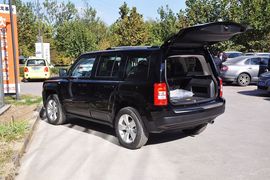 2013款Jeep自由客2.4L豪华导航版到店实拍