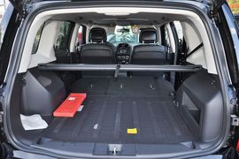 2013款Jeep自由客2.4L豪华导航版到店实拍