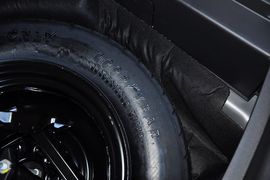2013款Jeep自由客2.4L豪华导航版到店实拍