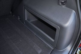 2013款Jeep自由客2.4L豪华导航版到店实拍