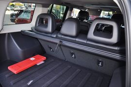 2013款Jeep自由客2.4L豪华导航版到店实拍