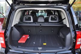 2013款Jeep自由客2.4L豪华导航版到店实拍