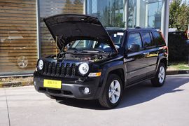 2013款Jeep自由客2.4L豪华导航版到店实拍