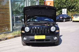 2013款Jeep自由客2.4L豪华导航版到店实拍