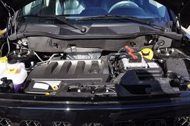 2013款Jeep自由客2.4L豪华导航版到店实拍