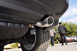 2013款Jeep自由客2.4L豪华导航版到店实拍