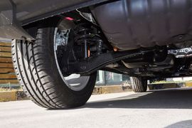 2013款Jeep自由客2.4L豪华导航版到店实拍