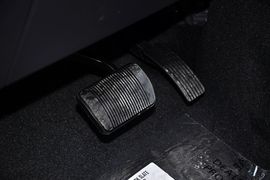 2013款Jeep自由客2.4L豪华导航版到店实拍