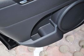 2013款Jeep自由客2.4L豪华导航版到店实拍