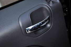 2013款Jeep自由客2.4L豪华导航版到店实拍