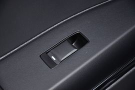2013款Jeep自由客2.4L豪华导航版到店实拍
